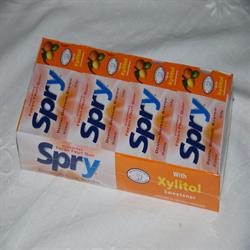 Spry フレッシュ フルーツ キシリトール ガム - 10 個 (単品で注文するか、外箱の場合は 20 個で注文します)